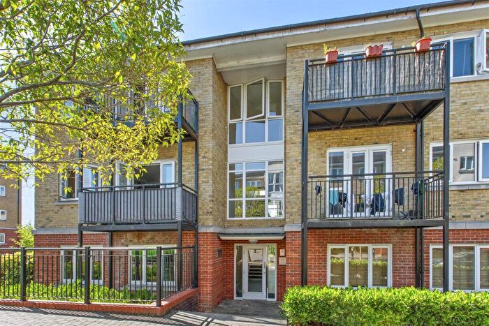 2 Bedroom Apartment To Rent In Ives House, High Wycombe (walk Of Train Station), HP13