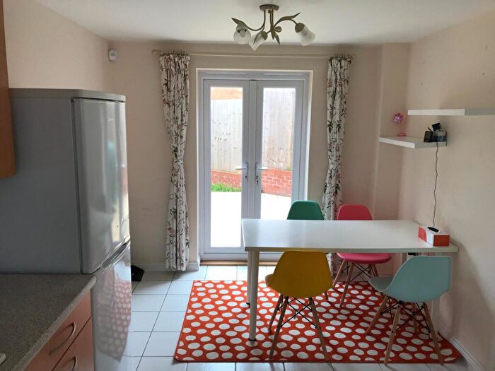 3 Bedroom Semi-Detached House To Rent In Salix Close, CV4