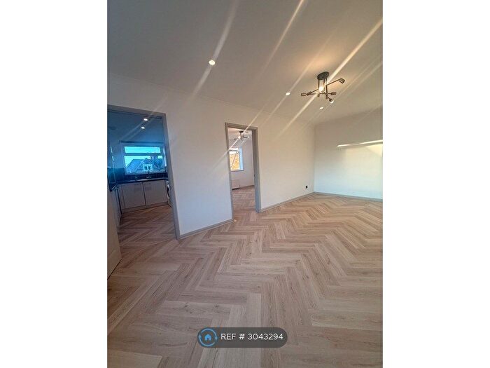 1 Bedroom Flat To Rent In Cedar Court, London, N20