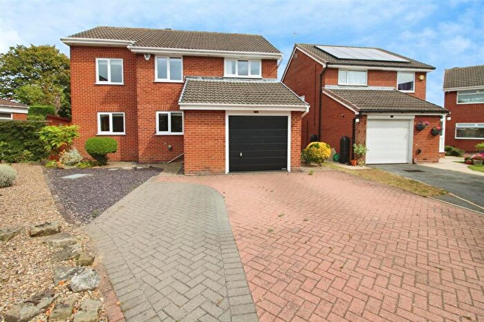5 Bedroom Semi Detached House To Rent In Oakdale Meadow, Leeds, LS14