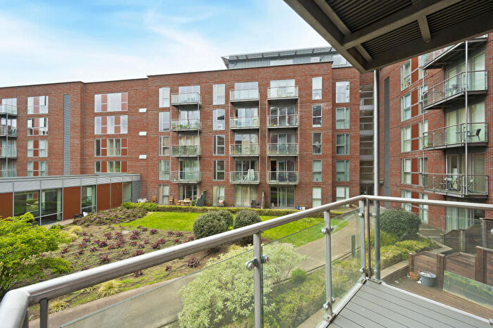 2 Bedroom Flat To Rent In The Heart, Walton-on-Thames, Surrey, KT12