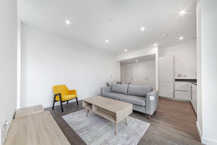 1 Bedroom Flat To Rent In Coster Avenue, Manor House, N4