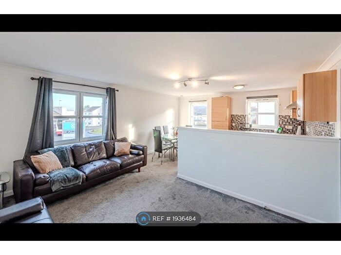 2 Bedroom Flat To Rent In Bughtlin Market, Edinburgh, EH12