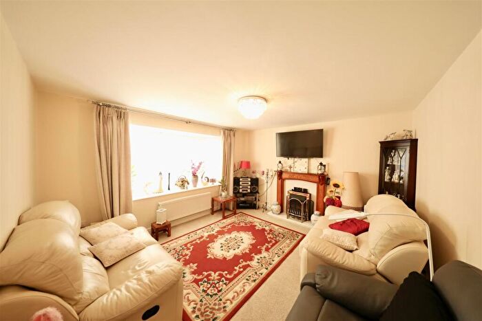 2 Bedroom Detached Bungalow For Sale In Lawson Avenue, Cottingham, HU16