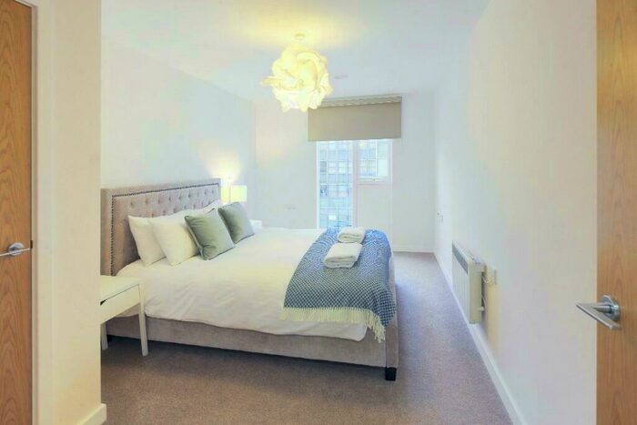 1 Bedroom Apartment To Rent In Bow Square, Queensway, Southampton, Hampshire, SO14