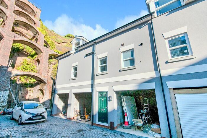 3 Bedroom Flat To Rent In Caves Road, St. Leonards-On-Sea, East Sussex, TN38