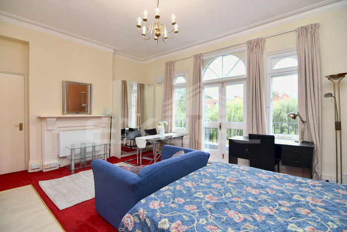 Studio To Rent In Canfield Gardens, South Hampstead, London, NW6