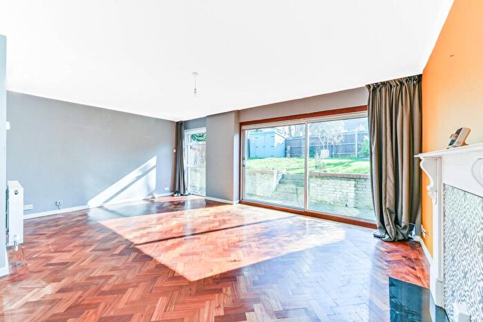 4 Bedroom Semi-Detached House To Rent In Homelands Drive, Crystal Palace, London, SE19