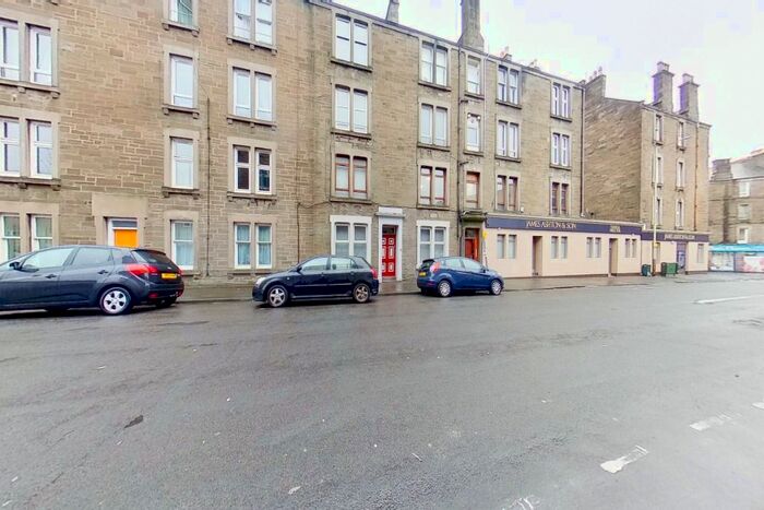 2 Bedroom Flat To Rent In Cardean Street, Stobswell, Dundee, DD4