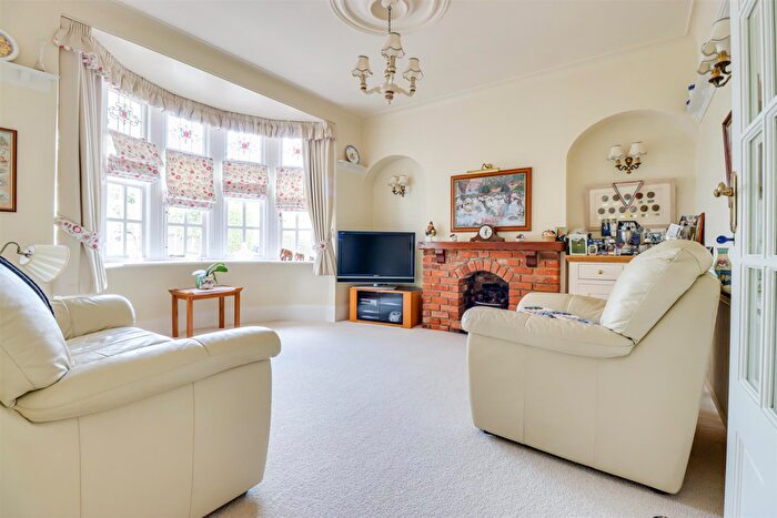 3 Bedroom Semi-Detached House For Sale In Western Road, Leigh-On-Sea, SS9