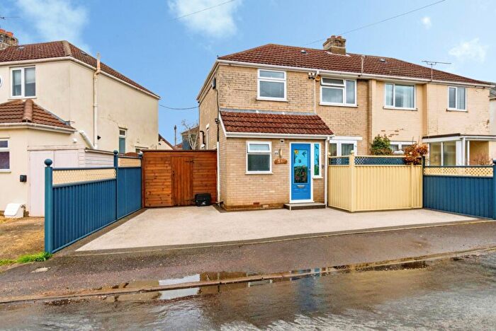 3 Bedroom Semi Detached House For Sale In Causeway Crescent, Totton, Southampton, Hampshire, SO40
