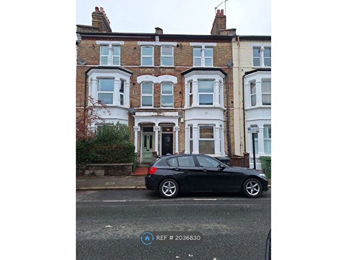 2 Bedroom Flat To Rent In Sandmere Road, London, SW4