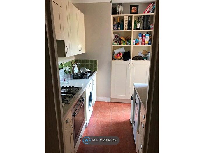 2 Bedroom Flat To Rent In Tooting, Tooting, SW17