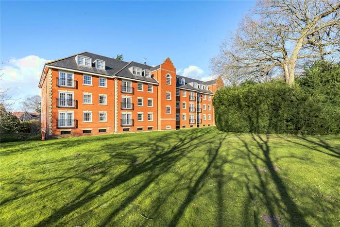 2 Bedroom Apartment To Rent In Keephatch House, Montague Close, Wokingham, RG40