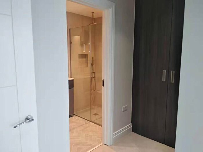 2 Bedroom Apartment To Rent In Queenshurst Square, Kingston Upon Thames, Surrey, KT2