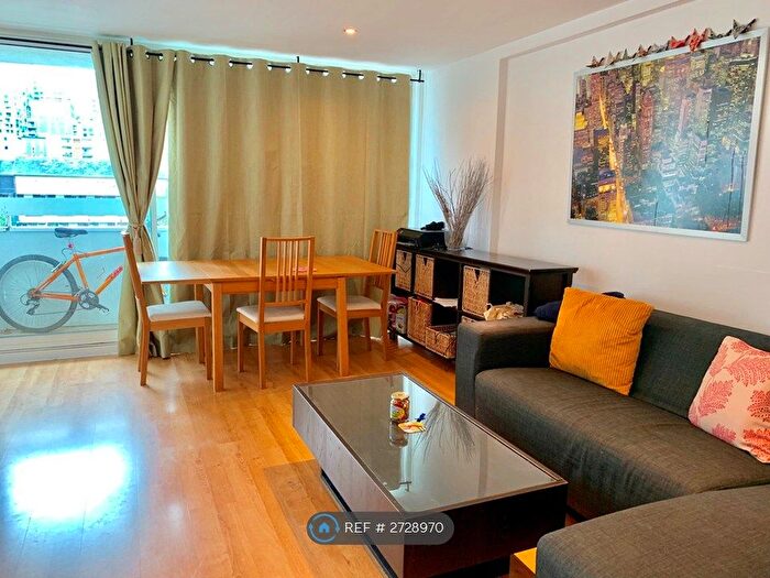 3 Bedroom Flat To Rent In Knighthead Point, London, E14