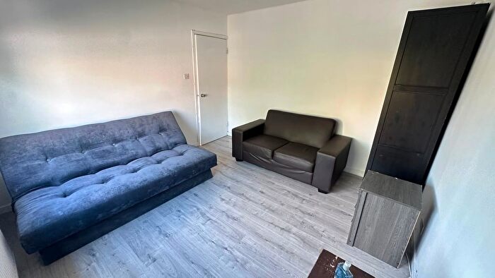 3 Bedroom Maisonette To Rent In Maybank Avenue, Wembley, HA0