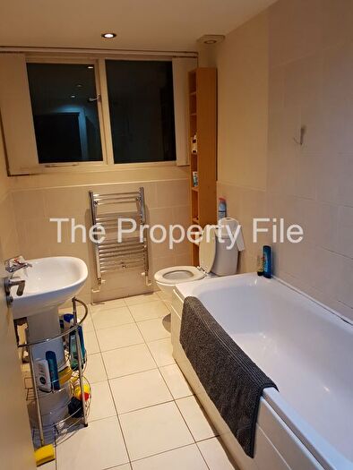 4 Bedroom Flat To Rent In Wynnstay Grove, Manchester, M14
