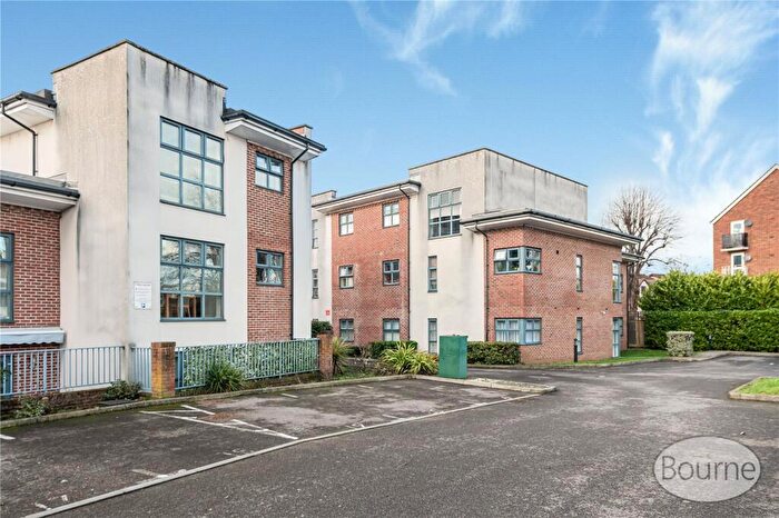 2 Bedroom Apartment For Sale In High Street, Addlestone, Surrey, KT15