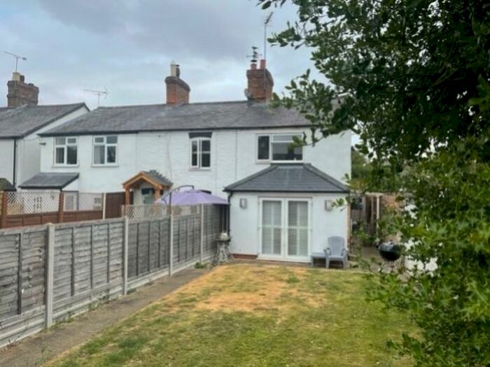 2 Bedroom Cottage To Rent In Banbury Road, Brackley, Northamptonshire, NN13