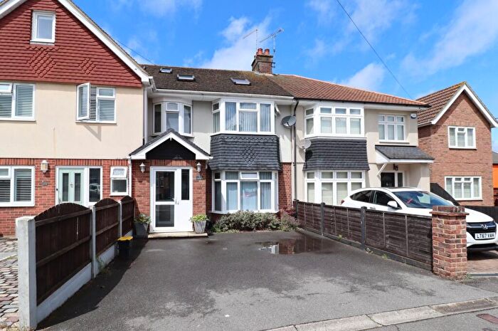 3 Bedroom Terraced House For Sale In Marina Avenue, Rayleigh, SS6