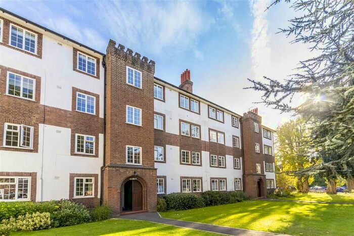 3 Bedroom Flat To Rent In Kew Road, Kew, Richmond, TW9