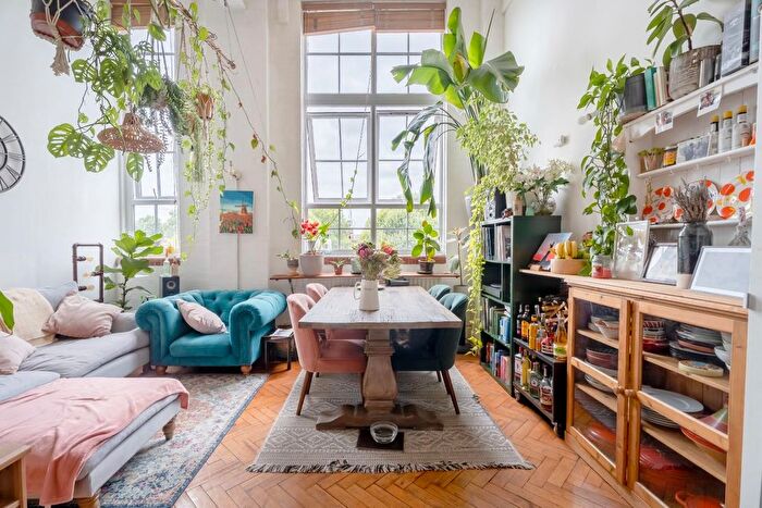 2 Bedroom Flat For Sale In Gervase Street, Peckham, London, SE15