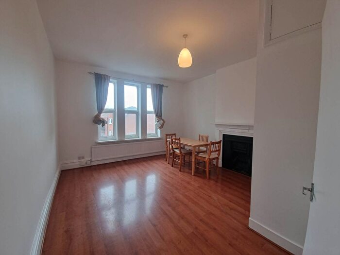 2 Bedroom Flat To Rent In Green Lanes, Harringay Ladder, N4