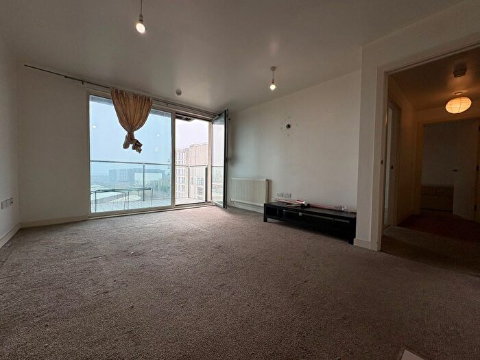 2 Bedroom Flat To Rent In Station Approach, Hayes, UB3