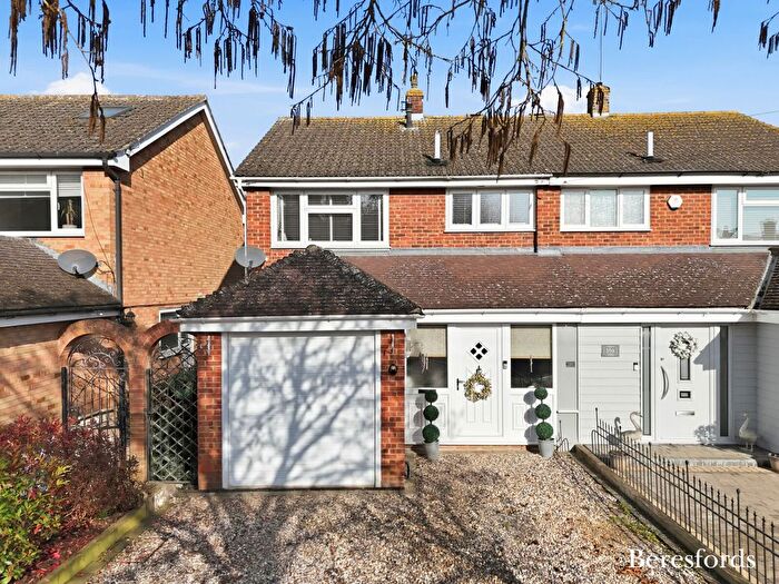 3 Bedroom Semi Detached House For Sale In Common Road, Ingrave, CM13