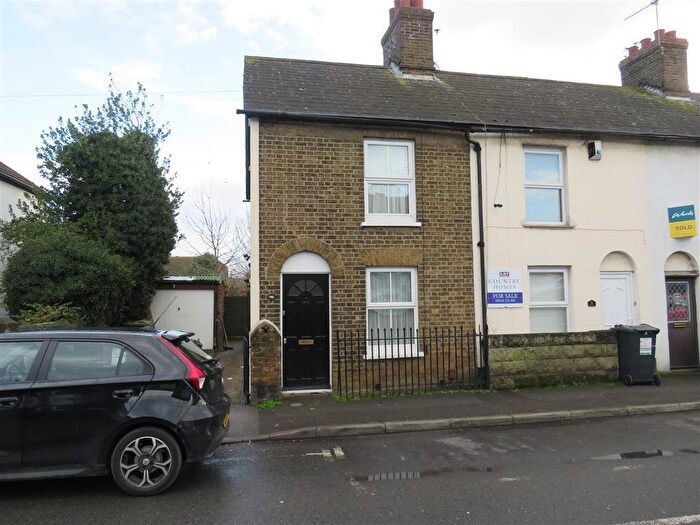 3 Bedroom End Of Terrace House To Rent In Holborough Road, Snodland, ME6