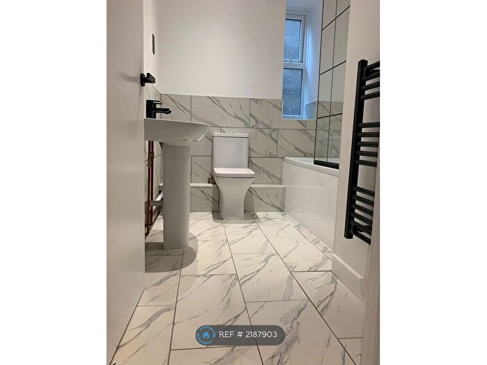 1 Bedroom Flat To Rent In Hamilton House, Torquay, TQ1