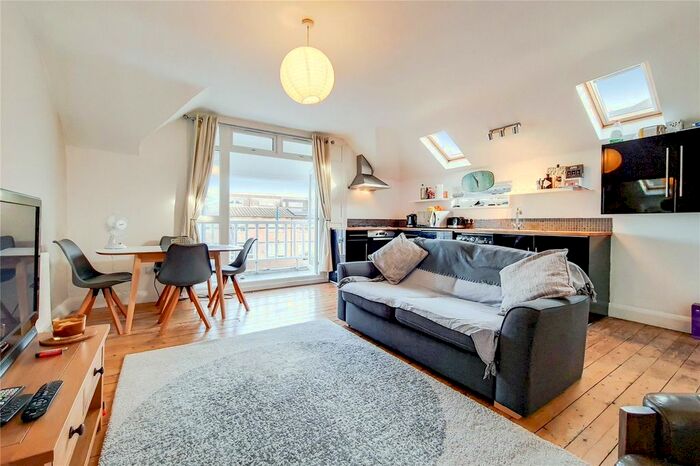 1 Bedroom Flat To Rent In Thornton Avenue, London SW2