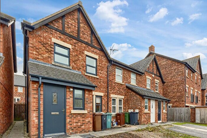 3 Bedroom End Of Terrace House To Rent In Latimer Close, Leeds, West Yorkshire, LS20