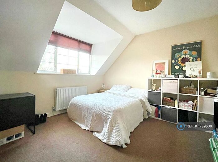2 Bedroom Flat To Rent In Lydford Road, London, NW2