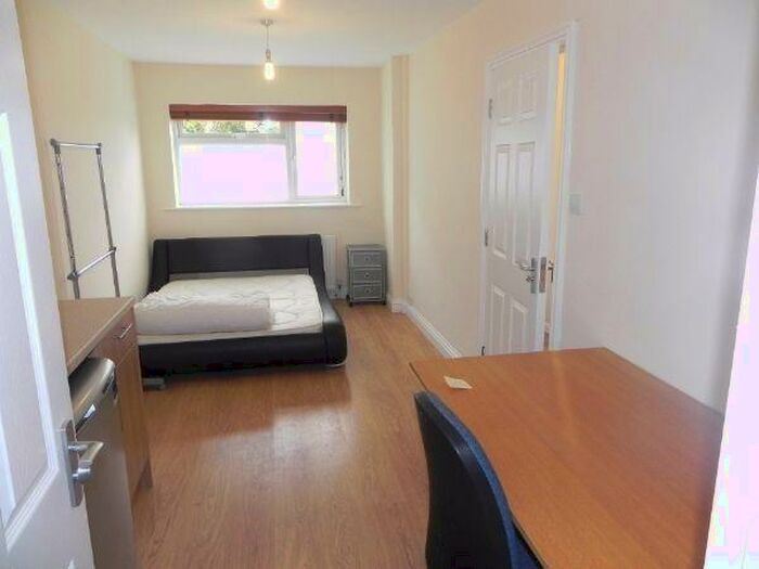 Studio To Rent In Guildford Park Avenue, Guildford, GU2