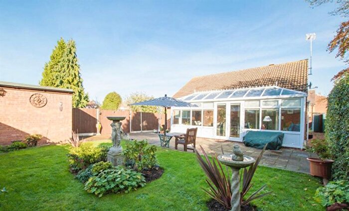 2 Bedroom Detached Bungalow For Sale In Beechwood Road, Leagrave, Luton, LU4