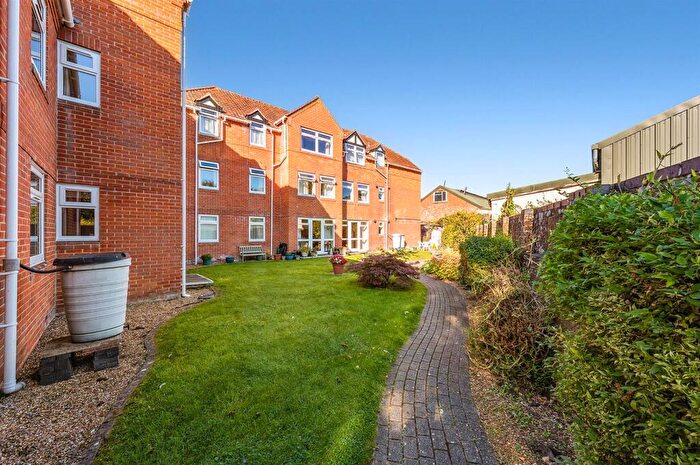2 Bedroom Flat For Sale In Mulberry Mead, Whitchurch, RG28
