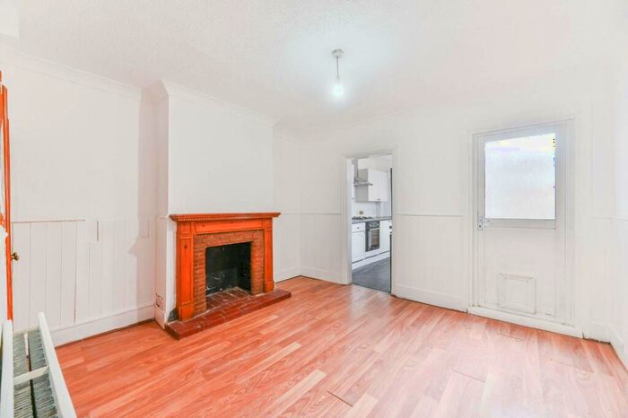 3 Bedroom House To Rent In Cresswell Road, London, , Norwood, London, SE25