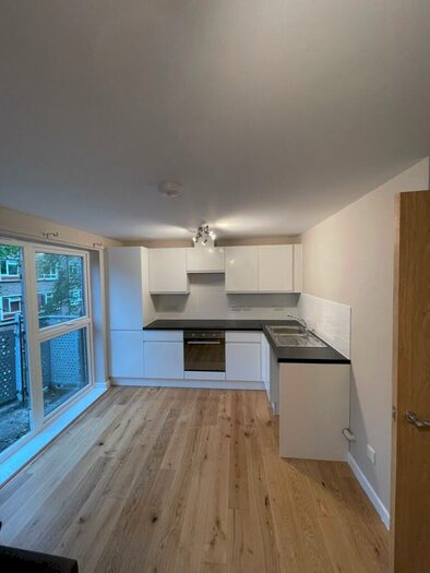 1 Bedroom Apartment To Rent In Oakleigh Court, Murray Grove, London, N1