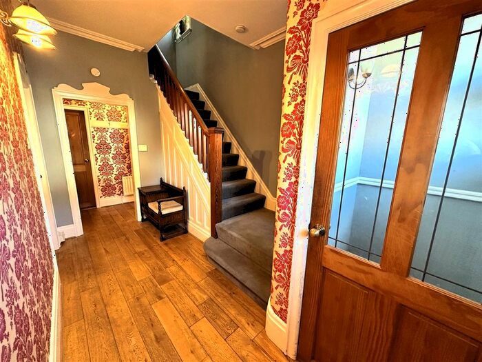 3 Bedroom SemiDetached House For Sale In Smawthorne Lane, Castleford, WF10