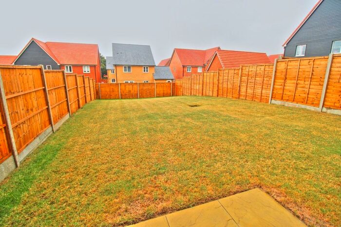 3 Bedroom Semi-Detached House To Rent In Smock Row, Hailsham, BN27