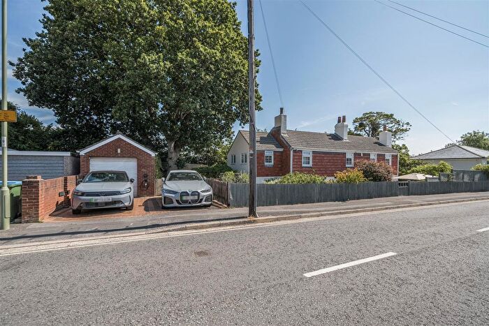 4 Bedroom Detached House For Sale In The Hollow, Old Turnpike, Fareham, PO16