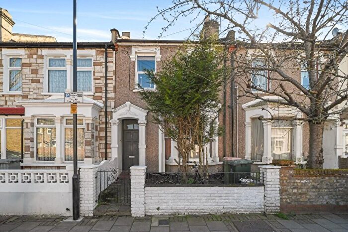 2 Bedroom Flat For Sale In Henderson Road, London, E7