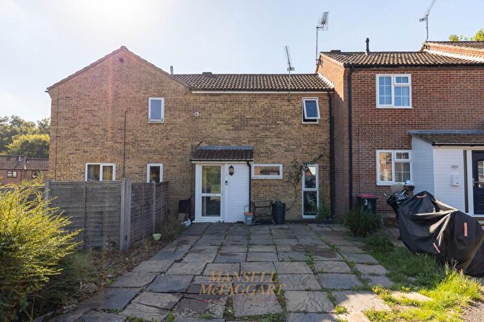2 Bedroom Terraced House For Sale In Treeview, Crawley, RH11