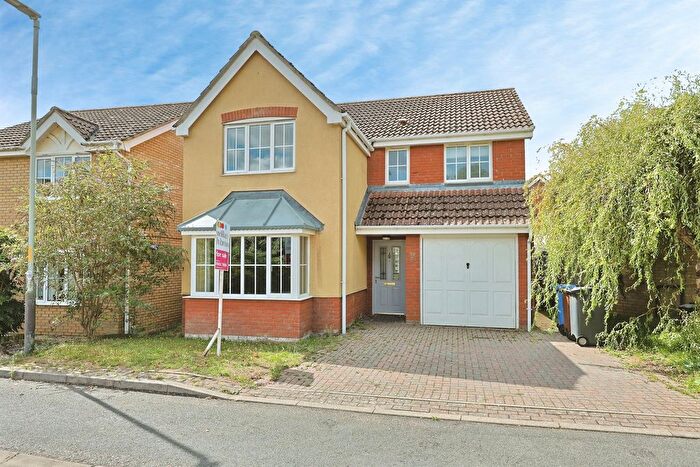 4 Bedroom Detached House For Sale In Thistle Close, Norwich, NR5