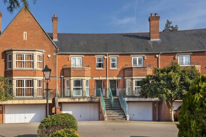 5 Bedroom Town House To Rent In Sandy Lane, Virginia Water, GU25