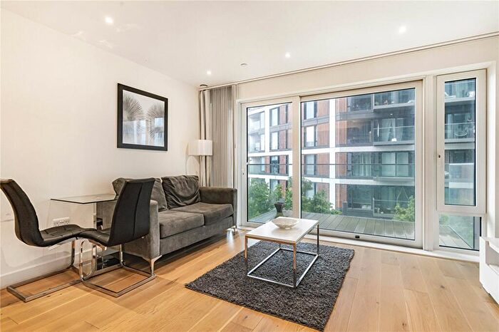 Apartment To Rent In Duke Of Wellingtion Avenue, London, SE18