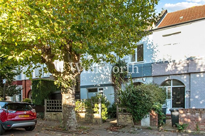 2 Bedroom Maisonette To Rent In Linden Road, London, N15