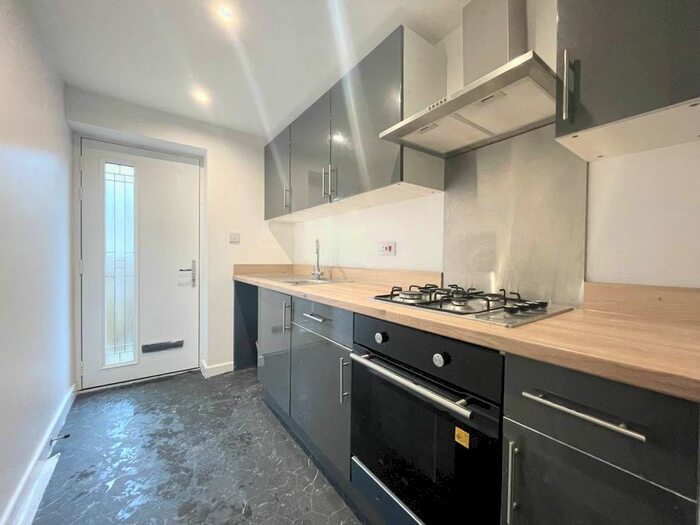 3 Bedroom Property To Rent In Melrose Street, Lee Mount, Halifax, HX3